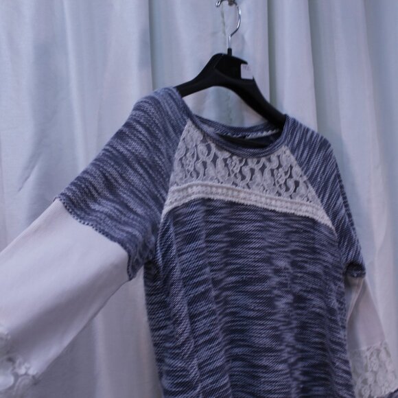 Annabelle Navy and Cream Lace Accent Blouse - Picture 4 of 10